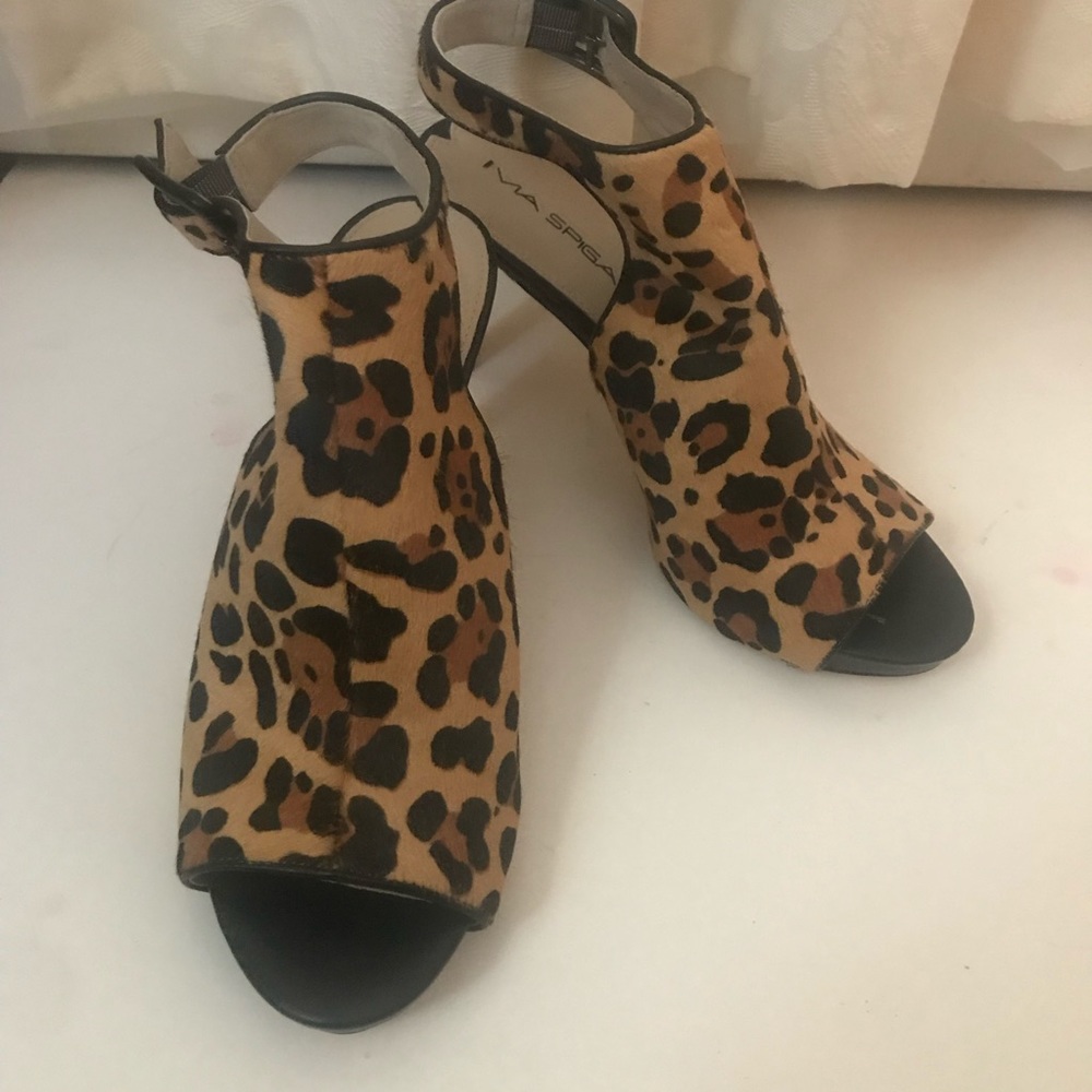 Via Spiga Womens Animal Leopard Calf Hair Open Tor Heel Size US 8 EU 38